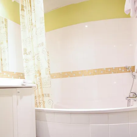 Residhotel Lyon Lamartine Апарт-отель 3*
