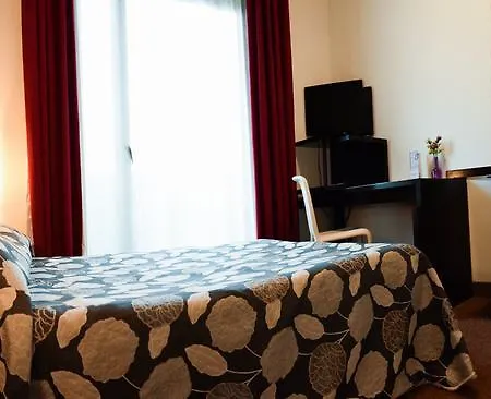 Апарт-отель Residhotel Lyon Lamartine Тассин-Ла-Деми-Луне